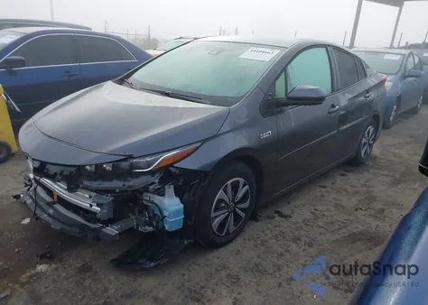 2018 Toyota Prius Prime Plus из США, поврежденный, VIN JTDKARFP7J3095221